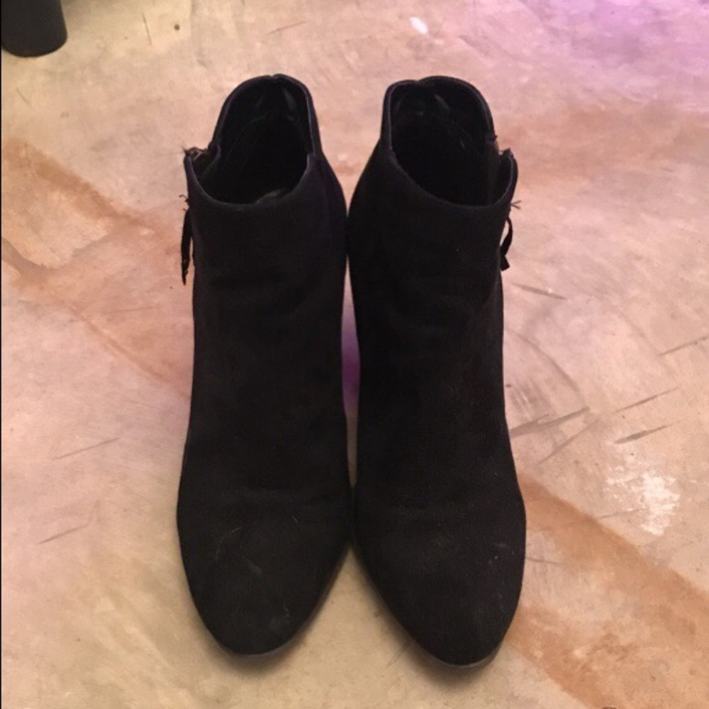 Black heel booties
